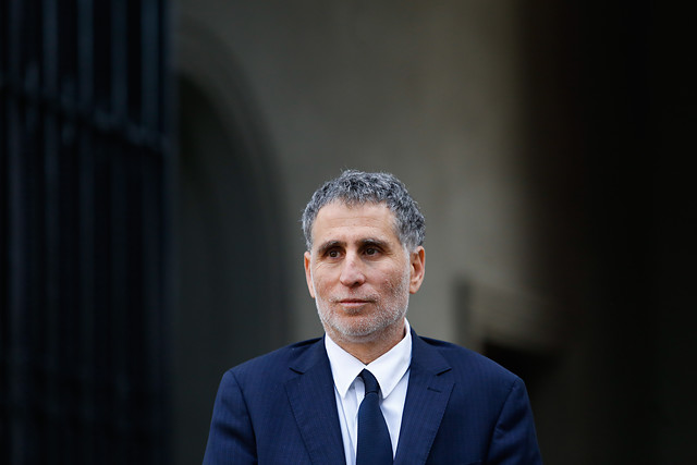 Vecinos de La Legua critican participación del diputado Farcas (PPD) mientras se debate su censura de la Comisión Vecinos de La Legua critican participación del diputado Farcas (PPD) mientras se debate su censura de la Comisión