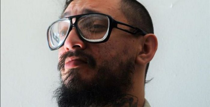 Artista Francisco “Papas Fritas” tatúa en su cuerpo testimonio de tortura del Informe Valech Artista Francisco “Papas Fritas” tatúa en su cuerpo testimonio de tortura del Informe Valech