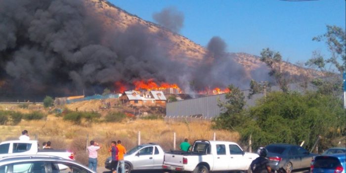 Techo-Chile inicia recaudación en apoyo a familias damnificadas por incendio en campamento Las Totoras Techo-Chile inicia recaudación en apoyo a familias damnificadas por incendio en campamento Las Totoras