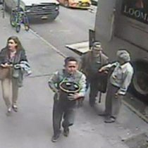 [VIDEO] El osado ladrón que se robó un balde repleto de oro a la vista de todos (menos de los guardias de seguridad)