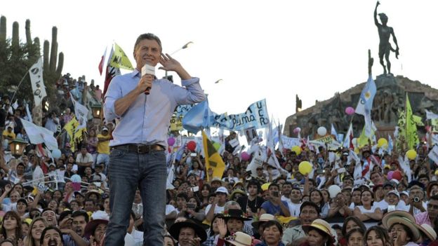 Mercados argentinos, aliviados luego de tambaleo de Fernández y fortaleza de Macri Mercados argentinos, aliviados luego de tambaleo de Fernández y fortaleza de Macri