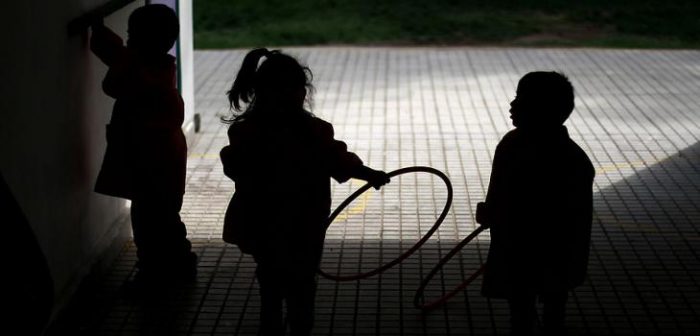 Chile no garantiza derechos de los niños: la lapidaria conclusión de un informe de la U. Central Chile no garantiza derechos de los niños: la lapidaria conclusión de un informe de la U. Central