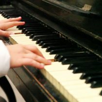 Proverbial interpretación de los jóvenes ganadores del concurso de piano ALAPP