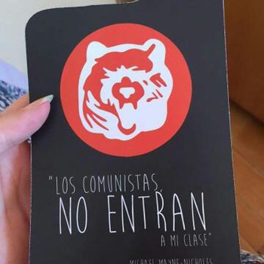 Centro de estudiantes de U. Adolfo Ibáñez reparte carteles a nombre de profesor: “Los comunistas no entran a mi clase” Centro de estudiantes de U. Adolfo Ibáñez reparte carteles a nombre de profesor: