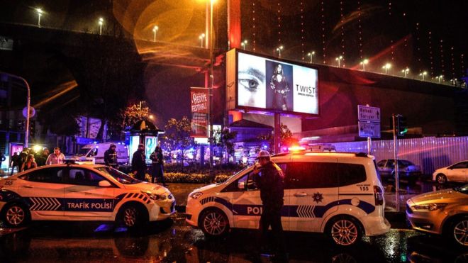 Turquía: al menos 39 muertos, incluidos 16 extranjeros, tras un ataque armado en un club nocturno en Estambul