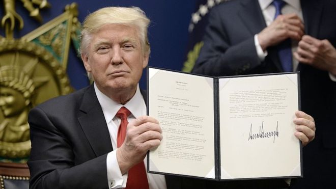 El veto de Trump a refugiados y las restricciones a la inmigración que está imponiendo en EEUU tendrán un costo para la economía