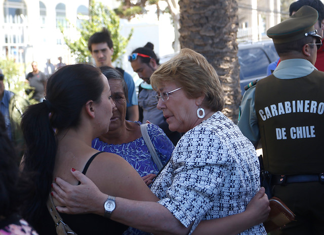 Bachelet llega a Valparaíso y gobierno iniciará catastro de damnificados