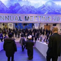 Banqueros en Davos prevén que Trump será bueno para Wall Street