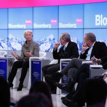 Banqueros en Davos preocupados por complacencia de los mercados y hacen advertencia