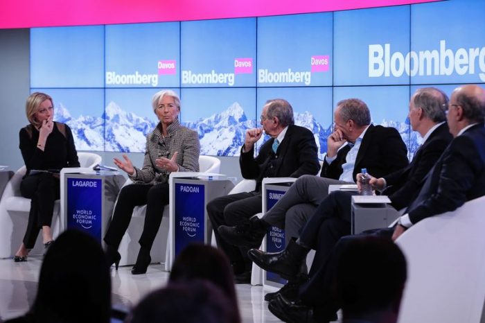 Banqueros en Davos preocupados por complacencia de los mercados y hacen advertencia Banqueros en Davos preocupados por complacencia de los mercados y hacen advertencia