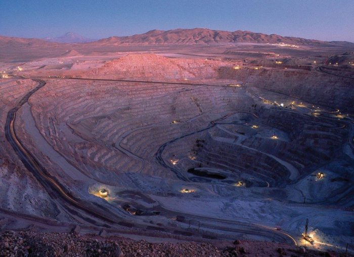 Cobre se acerca a los US$2,70 la libra ante amenaza de huelga en minera Escondida