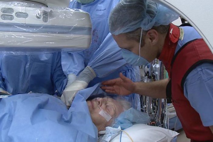Médicos operan a una mujer de 104 años del corazón con anestesia local Médicos operan a una mujer de 104 años del corazón con anestesia local