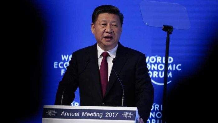 El mundo al revés: Presidente chino inaugura Davos, defiende la globalización, el capitalismo y apunta directo a Trump en sus críticas al proteccionismo