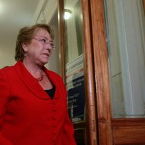 Adimark: Incendios y Javiera Blanco impactan negativamente en aprobación de Bachelet