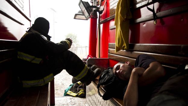 Un problema que se arrastra por 15 años: comerciantes ambulantes obstaculizan salida de Cuerpo de Bomberos de Maipú imposibilitando su labor en emergencias Un problema que se arrastra por 15 años: comerciantes ambulantes obstaculizan salida de Cuerpo de Bomberos de Maipú imposibilitando su labor en emergencias