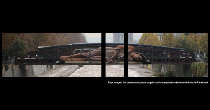 Cuerpo público: Gigantografía de mujer desnuda se toma el río Mapocho Cuerpo público: Gigantografía de mujer desnuda se toma el río Mapocho