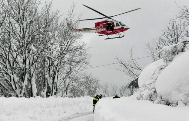 Italia: «Numerosos muertos» en un hotel tras una avalancha provocada por un sismo Italia: