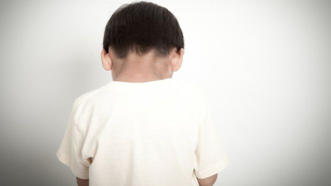«Hay niñas con pene y niños con vulva»: la polémica campaña sobre los niños transexuales en España