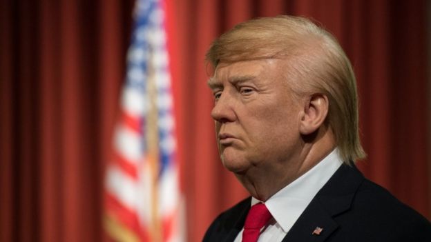 Trump firmó hoy el decreto que abre la puerta a la deportación masiva de indocumentados Trump firmó hoy el decreto que abre la puerta a la deportación masiva de indocumentados