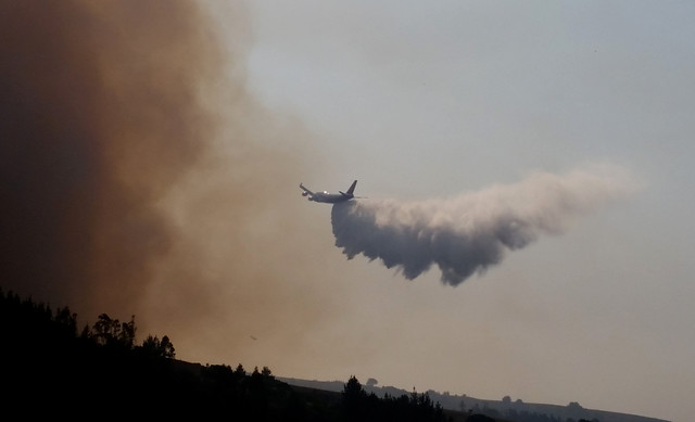 Gobierno refuerza el combate aéreo contra el fuego con más helicópteros Gobierno refuerza el combate aéreo contra el fuego con más helicópteros
