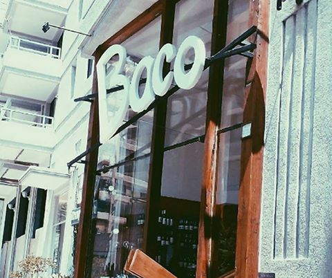 Dueño de restaurante Baco defiende código de vestimenta en el recinto y justifica el fin de las propinas para cuidar la 