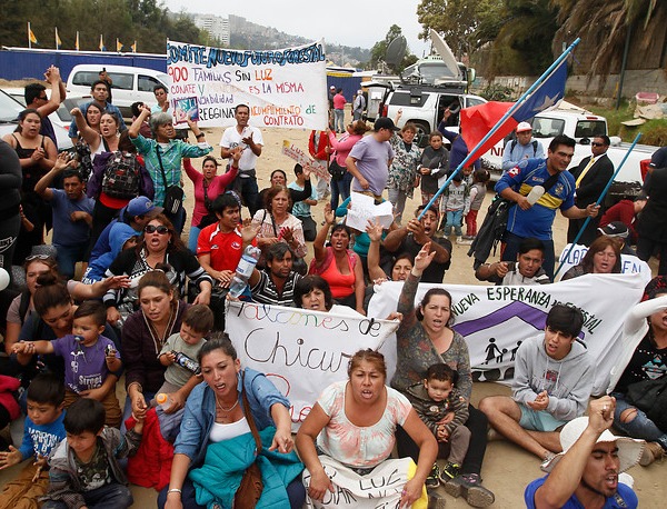 Protesta contra Virgina Reginato obliga a suspender el «piscinazo» Protesta contra Virgina Reginato obliga a suspender el