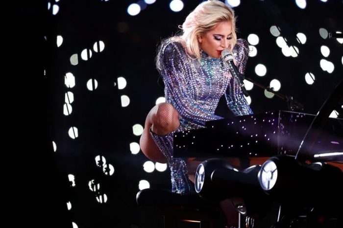 Los brillos fueron protagonistas del espectacular show de Lady Gaga en el Super Bowl