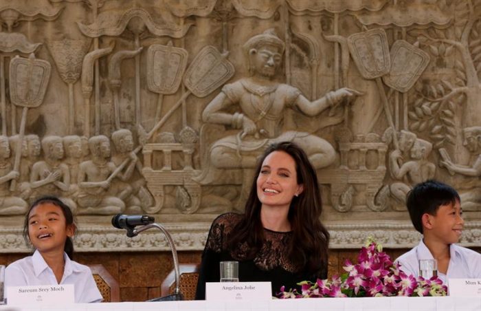 Angelina Jolie estrena película sobre el genocidio en Camboya para honrar la memoria del país de su hijo Maddox