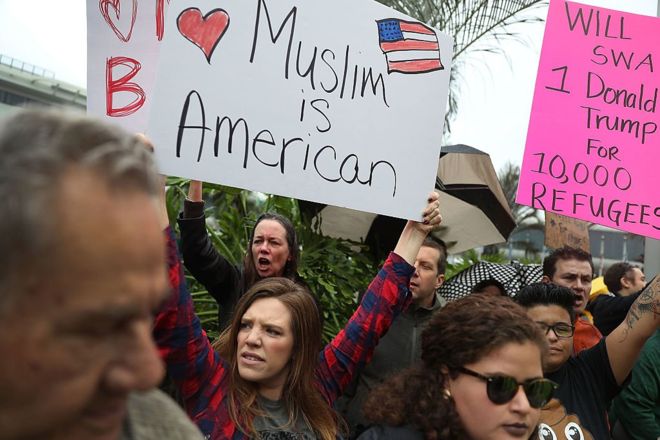 Un juez federal bloquea a nivel nacional la orden de Trump que prohíbe la entrada a Estados Unidos de ciudadanos de 7 países musulmanes
