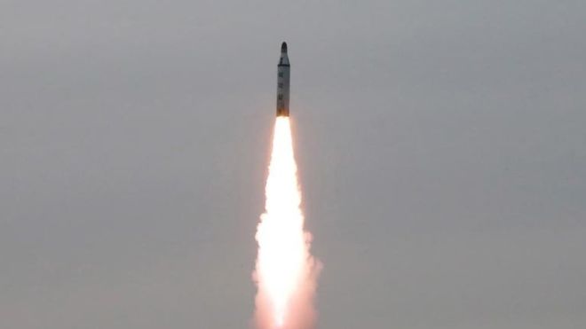 Corea del Norte lanza un misil balístico al mar de Japón Corea del Norte lanza un misil balístico al mar de Japón