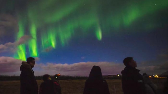 [VIDEO] El hermoso fenómeno natural que está causando accidentes de tráfico entre los turistas en Islandia