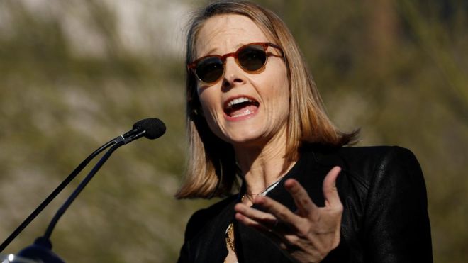 Jodie Foster y Michael J. Fox protestan contra política migratoria de Trump Jodie Foster y Michael J. Fox protestan contra política migratoria de Trump