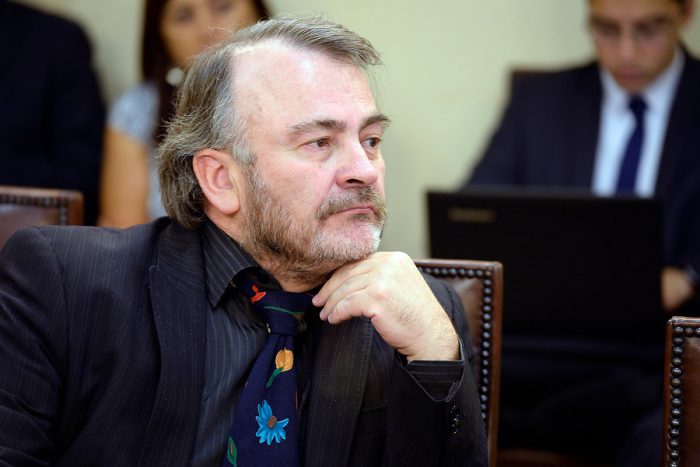 Piden expulsar a Pepe Auth de la bancada de diputados PPD por sus críticas al partido Piden expulsar a Pepe Auth de la bancada de diputados PPD por sus críticas al partido
