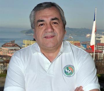 Ex concejal y candidato a alcalde RN de Puerto Montt trata de «maracos» a Andrés Caniulef y su pareja por beso en gala de Viña Ex concejal y candidato a alcalde RN de Puerto Montt trata de