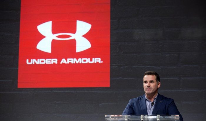 CEO de la marca que viste a Colo-Colo sale a recular ante críticas de sus estrellas y mercado por alabar a Trump CEO de la marca que viste a Colo-Colo sale a recular ante críticas de sus estrellas y mercado por alabar a Trump