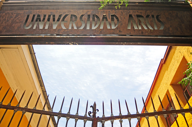 U. Arcis acusa a ex rectora de haber ejercido el cargo por más tiempo del estipulado y de aumentar su sueldo sin justificación U. Arcis acusa a ex rectora de haber ejercido el cargo por más tiempo del estipulado y de aumentar su sueldo sin justificación