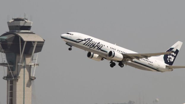 Cómo una nota dejada en el baño de un avión salvó a una niña traficada Cómo una nota dejada en el baño de un avión salvó a una niña traficada