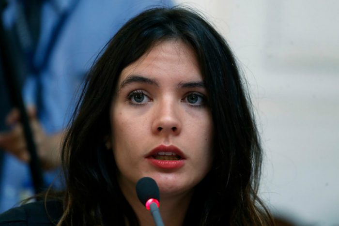 Camila Vallejo responde a humorista por chiste en Viña: “Veo que otra vez hacen ‘humor’ con mi apariencia física y el hecho de que soy comunista. Ok” Camila Vallejo responde a humorista por chiste en Viña: “Veo que otra vez hacen ‘humor’ con mi apariencia física y el hecho de que soy comunista. Ok”