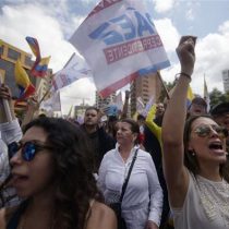 Tensión sube en Ecuador ante incertidumbre sobre si habrá segunda vuelta