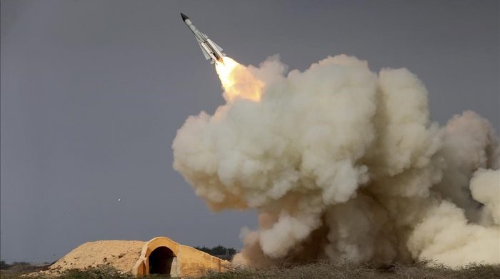 Irán efectúa amplias maniobras militares que incluyen pruebas con misiles Irán efectúa amplias maniobras militares que incluyen pruebas con misiles