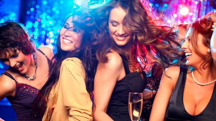 Escándalo en Barcelona por discoteque que ofrece 100 euros para que mujeres vayan sin calzones Escándalo en Barcelona por discoteque que ofrece 100 euros para que mujeres vayan sin calzones