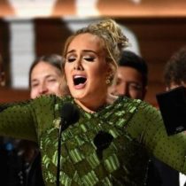 Adele arrasó en los Grammy 2017 con el mejor álbum «25» y canción del año «Hello»
