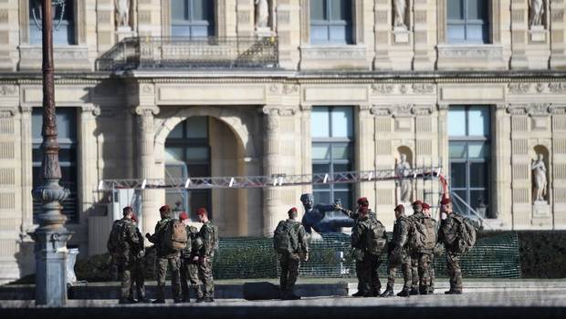 El Louvre reabre tras el ataque terrorista contra unos militares