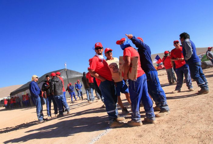 Minera Escondida: Sindicato acusa a empresa por anuncio de no pago de gratificaciones a sus trabajadores
