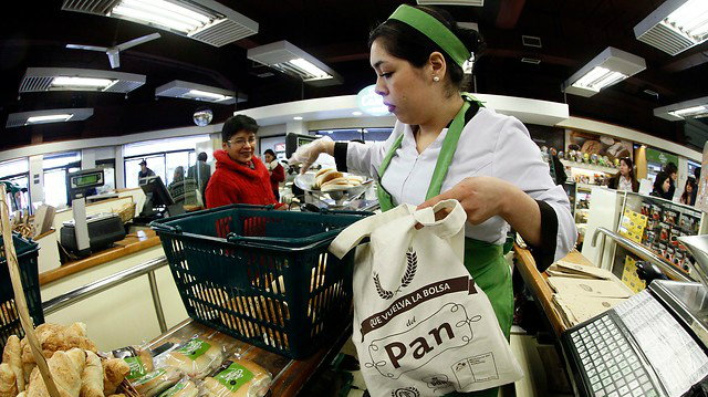 Estudio señala que aumentar la participación de las mujeres en el mercado laboral podría aportar hasta US$27 mil millones al PIB chileno