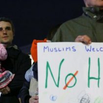 Padre de militar muerto en Irak encabeza protesta de musulmanes contra Trump