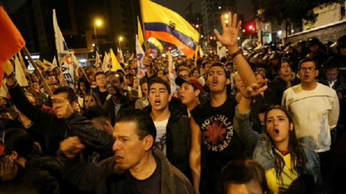 Aumenta tensión tras elecciones en Ecuador: oposición teme fraude y se vuelca a las calles Aumenta tensión tras elecciones en Ecuador: oposición teme fraude y se vuelca a las calles