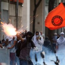 [VIDEO] Violenta protesta contra privatización de empresa de agua paraliza centro de Río de Janeiro