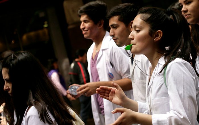 Tecnólogos médicos logran primera victoria judicial contra el Gobierno por decreto que autoriza a paramédicos a realizar exámenes Tecnólogos médicos logran primera victoria judicial contra el Gobierno por decreto que autoriza a paramédicos a realizar exámenes