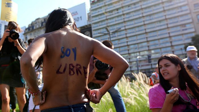 Las razones de Facebook, Instagram y Twitter para bloquear fotos del tetazo en Argentina Las razones de Facebook, Instagram y Twitter para bloquear fotos del tetazo en Argentina